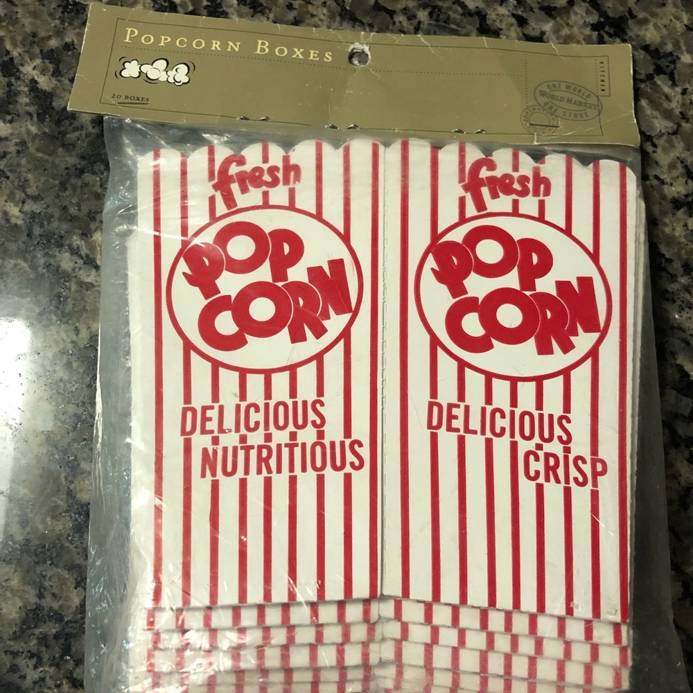Set of 20 popcorn boxes.